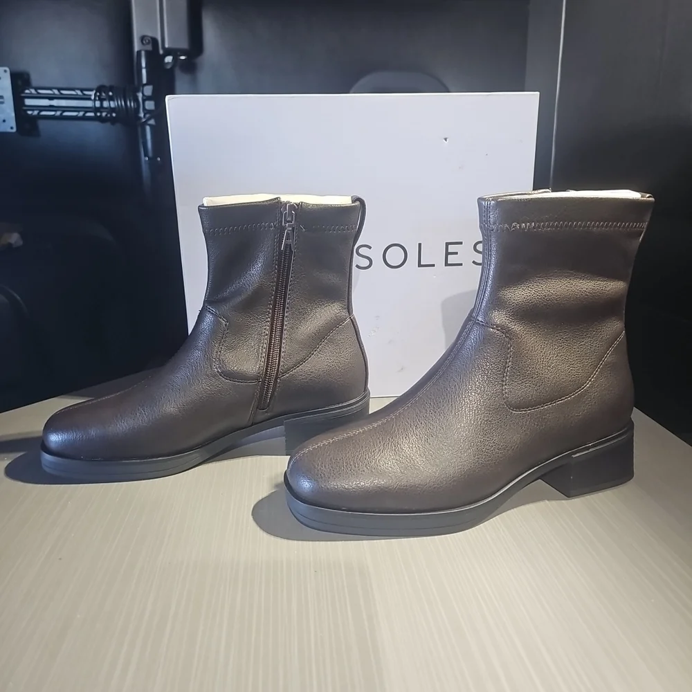 Aerosoles Dazzy Women's Boots Java‎ Stretch Pebbled Faux Leather Size 6W NEW